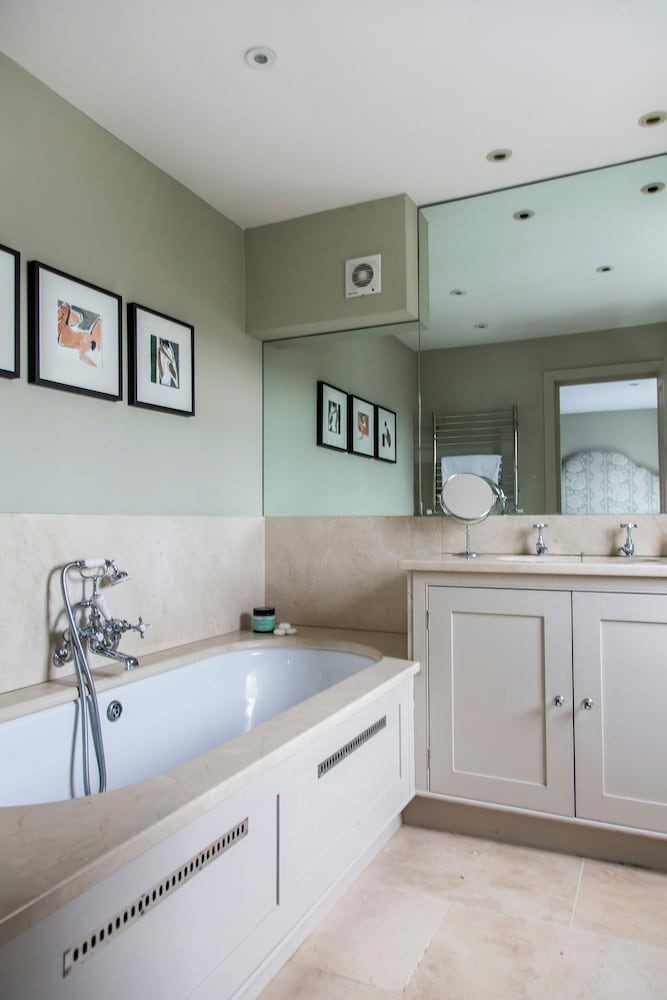 Cornwall Gardens III by Onefinestay