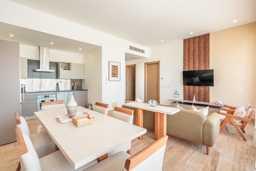Modern Loft With Views in Exclusive Tower