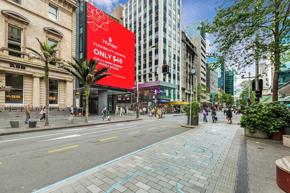 Downtown CBD Apt | Central Walkable | Zodiak Stays