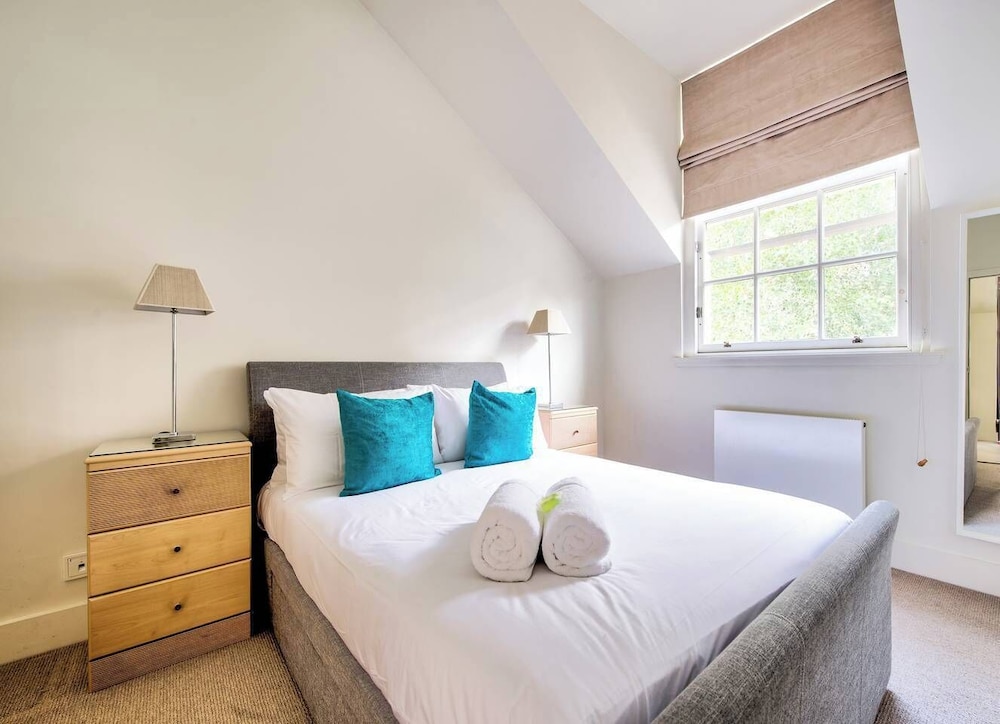 JOIVY Quiet Mews Apartment in New Town view 3
