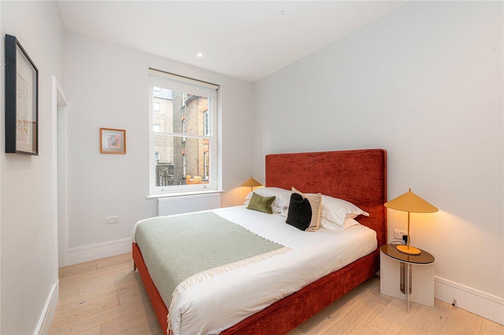 Apartment-sleeps4-parking-100walkingscore