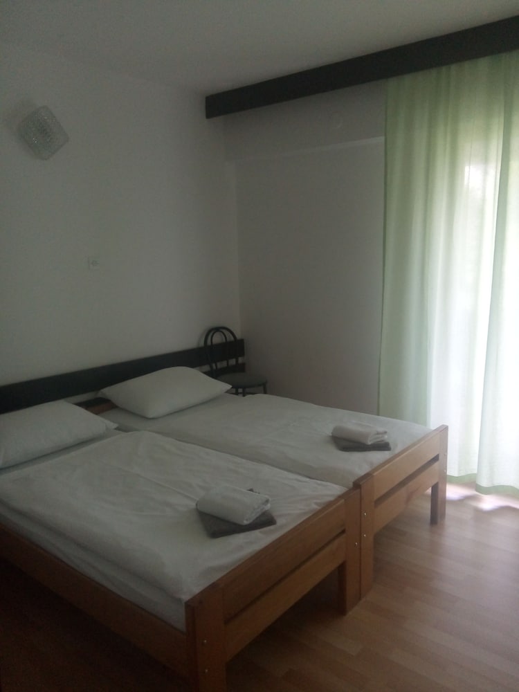 Motel Licki Krovovi view 5