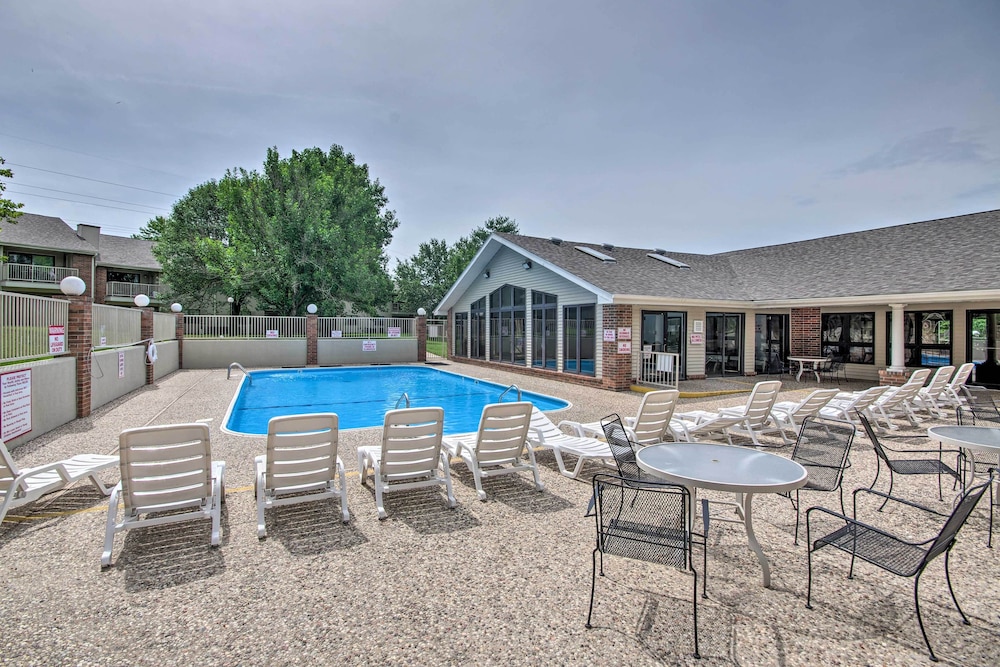 1 Mi to 76 Strip: Family Condo in Branson!