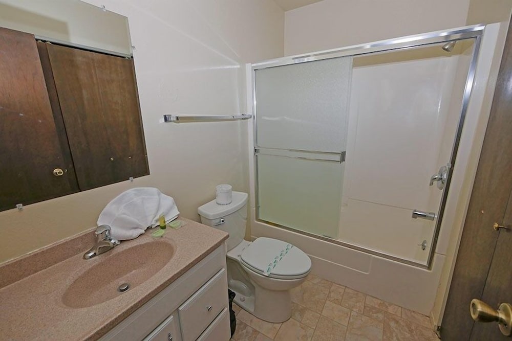 Lake Tahoe Vacations - 1629 Pioneer Trail 4 Bedroom Home by RedAwning - Property Image 10