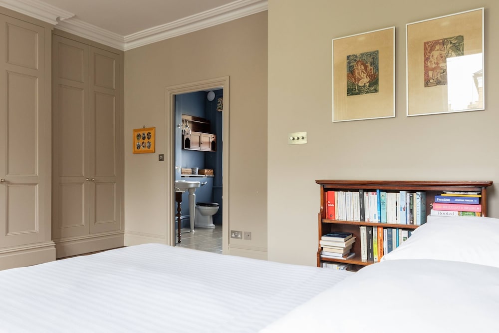 Caithness Road VI by Onefinestay