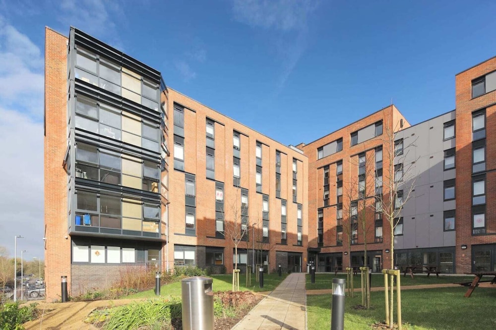 Student Only Riverside Way