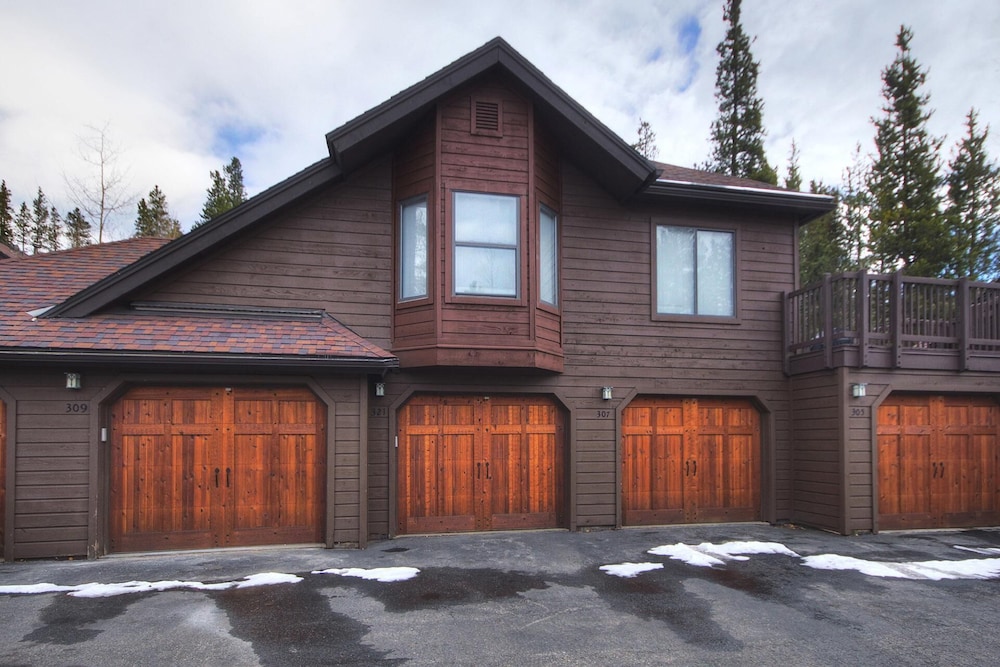 Village Point 303