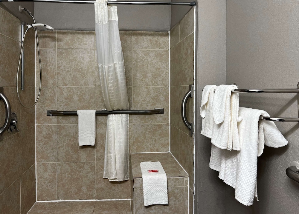 Spring Lake Vacations - Econo Lodge - Property Image 6