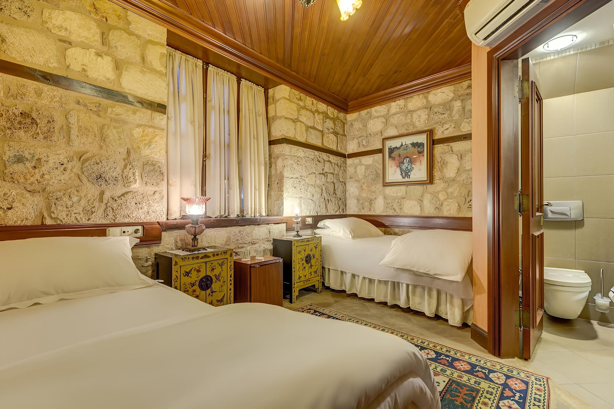 Kaucuk Hotel