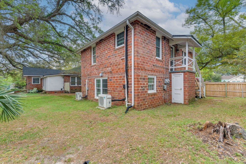 2 Mi to Dtwn Pensacola: Charming Apartment