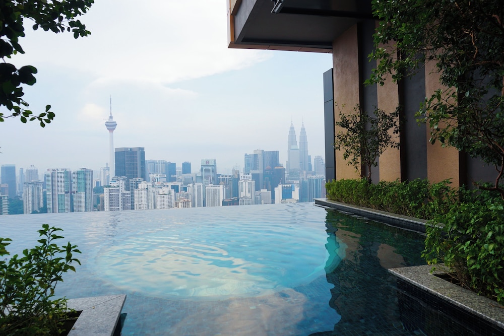 Harmony Luxury Suites At Lucentia BBCC