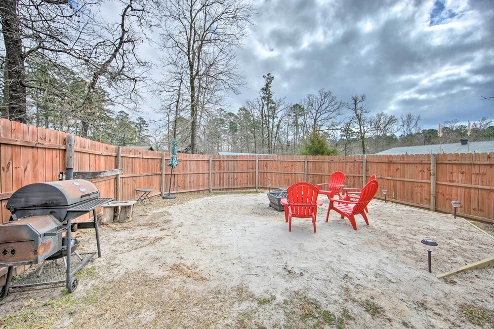 Jefferson Retreat w/ Backyard < 1 Mi to Lake! - Property Image 2