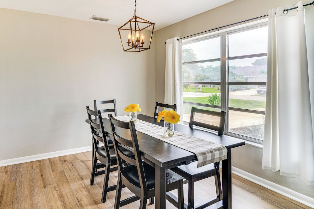 4 Mi to Dtwn Cape Coral: Home w/ Pool & Patio