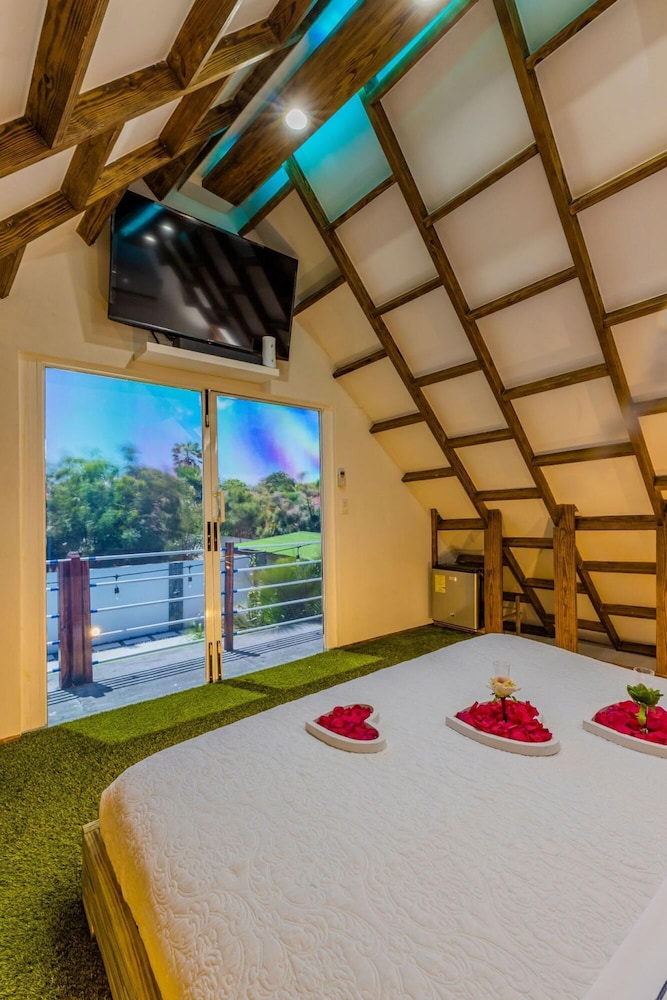Private Retreat w 5 BR Spa Pool Jacuzzi