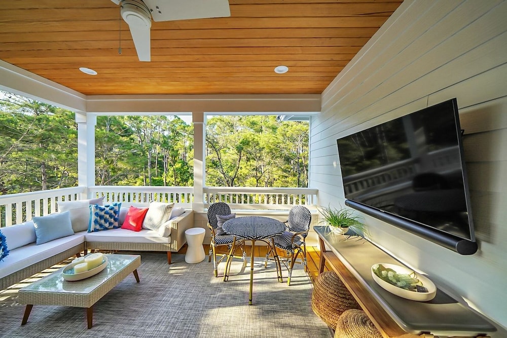 Amour La Mer by Avantstay Rooftop Patio Pool Access Walk to Beach