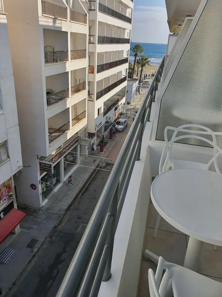 LARNACA BAY SUITES