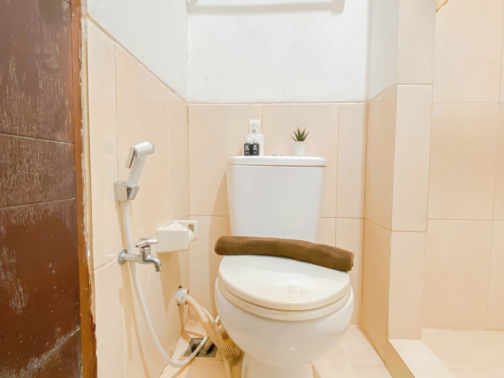 Warm Wood Accents Studio At Mangga Dua Apartment