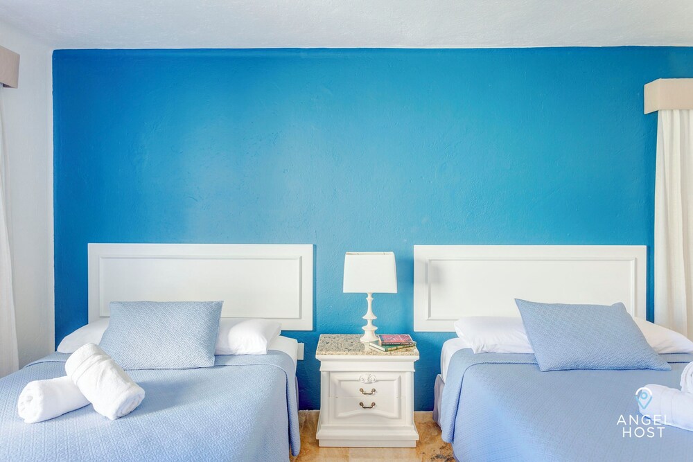 Deluxe Suites at Villas Tropical