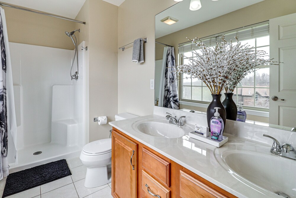 Family-friendly Townhome: 16 Mi to Pittsburgh! - Property Image 40