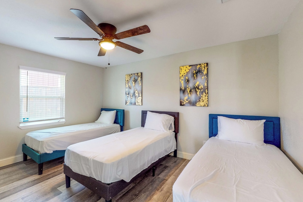 Lake Tawakoni Thrills - Cozy Home!
