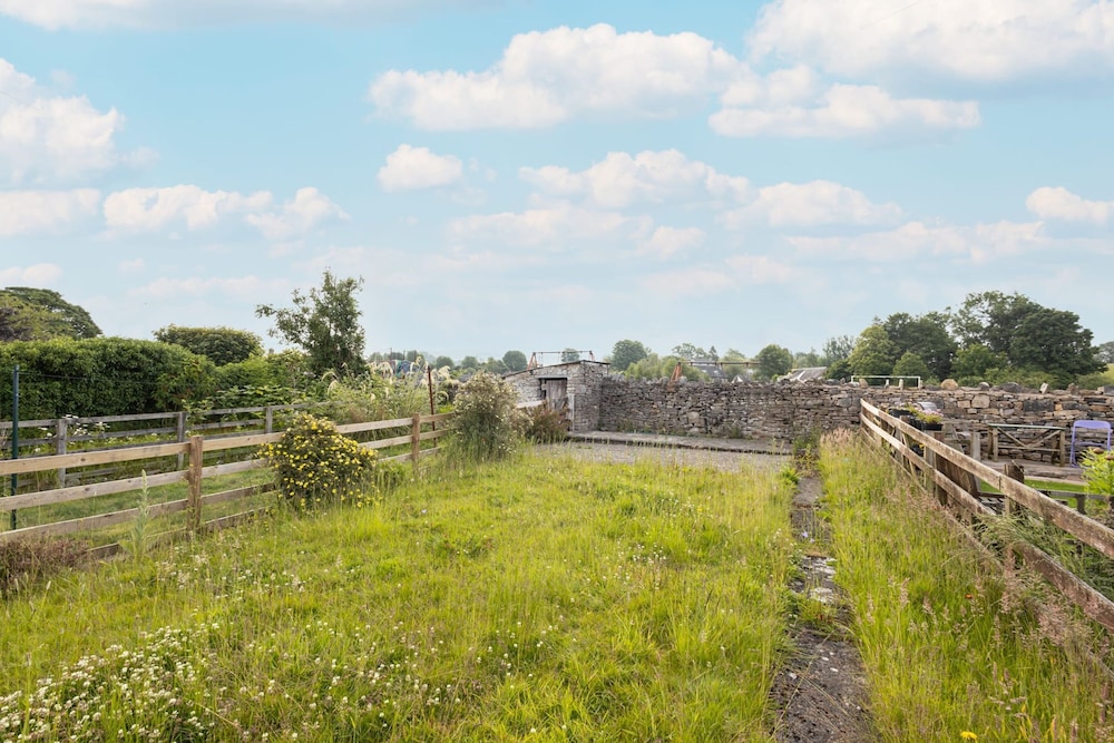 Host Stay Moorland Cottage view 4