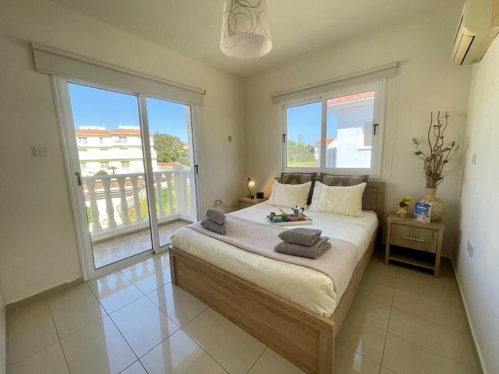 Villa Rugiada With Pool and sea View Located on the Front of Nissi Beach