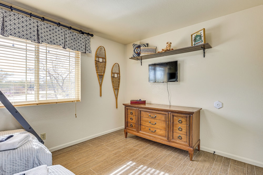 Horsey Hideaway: Ranch House in Cave Creek!