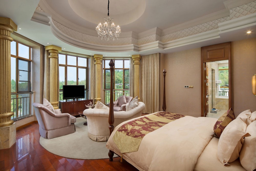 Huitang Huatian Hot Spring Resort Hotel