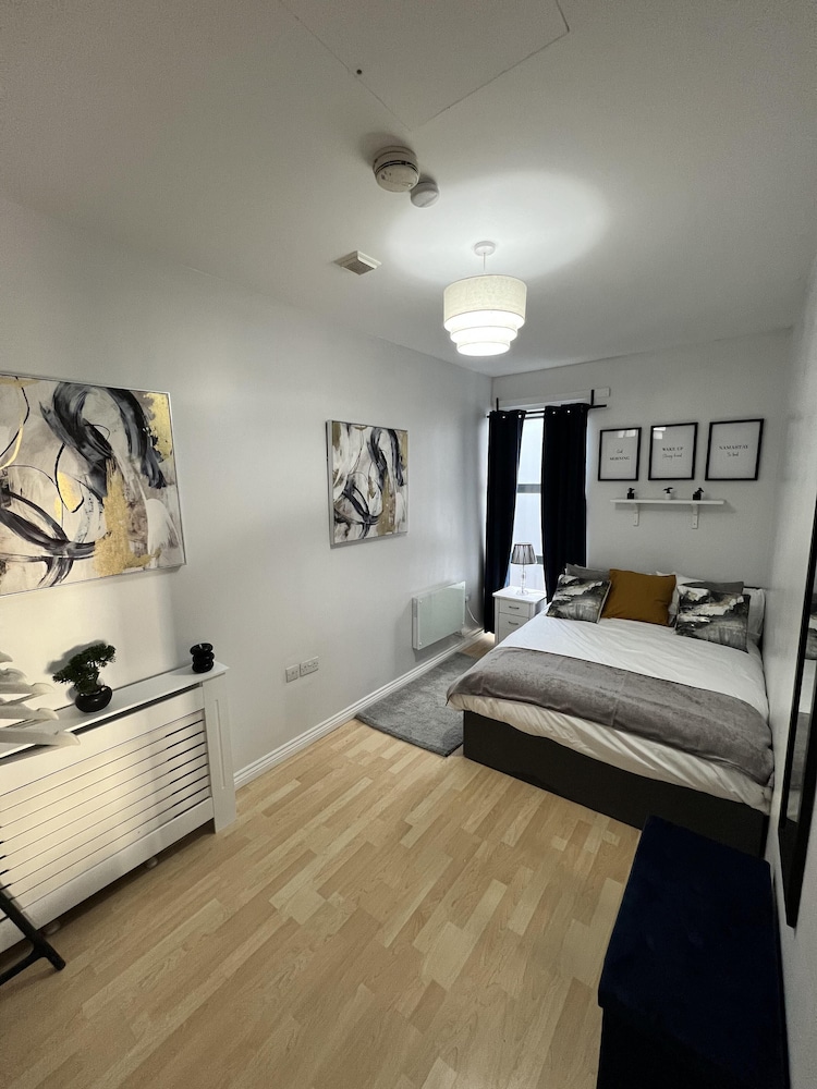 Spacious 2BR City Center Apartment view 3