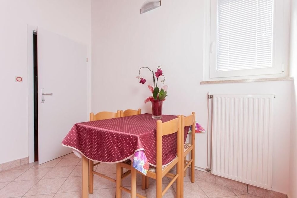 Apartment 1893 view 5