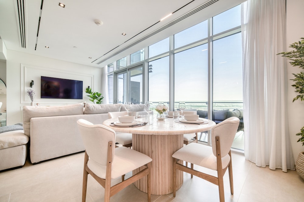 Luxe and Modern Duplex in Difc