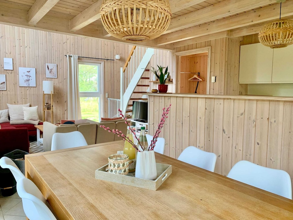 Lovely Holiday Home in Dummer Near Lake