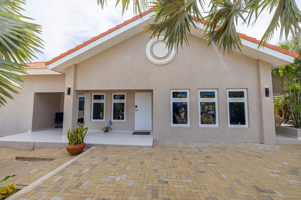 Central 4br3ba Villa w Ocean Views Private Pool