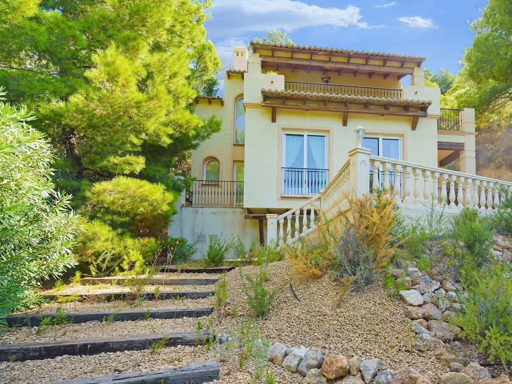 Modern Villa in a Beautiful Resort of Costa Blanca photo 3