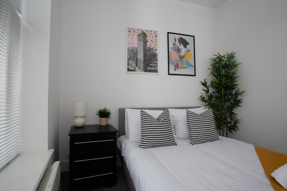 Cross St Boutique Apartment view 3