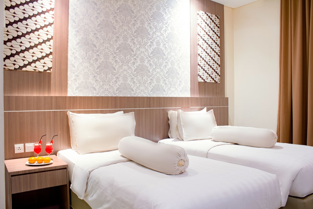 Nevada Ketapang Hotel
