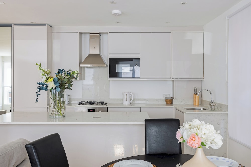 Picktheplace Kensington Lux Apartments IV