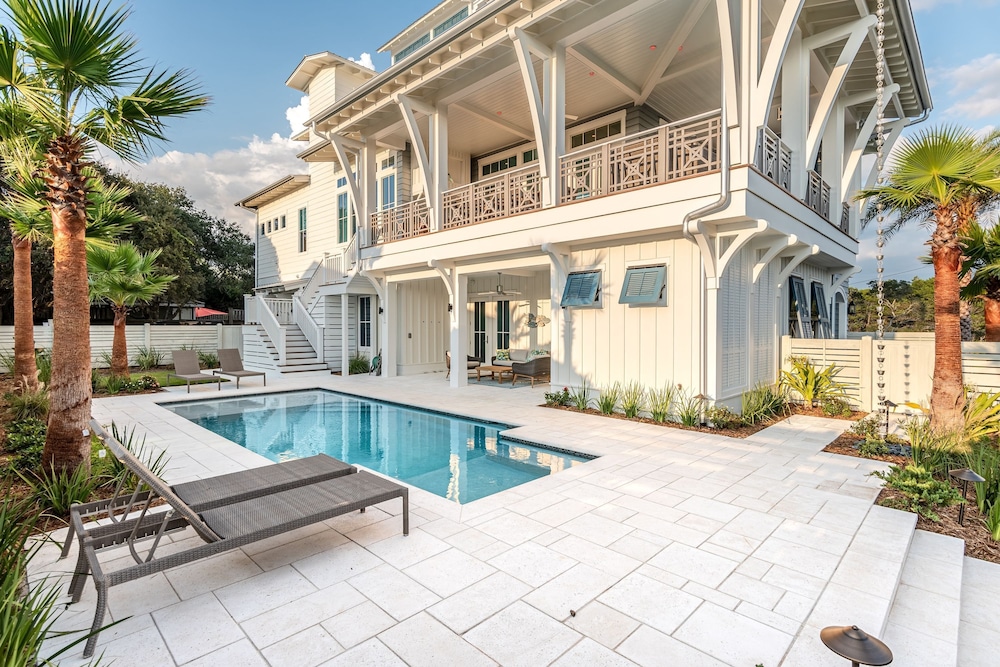 Rooftop Deck Gulf View Pool Firepit Walk to Beach Rosemary Beach