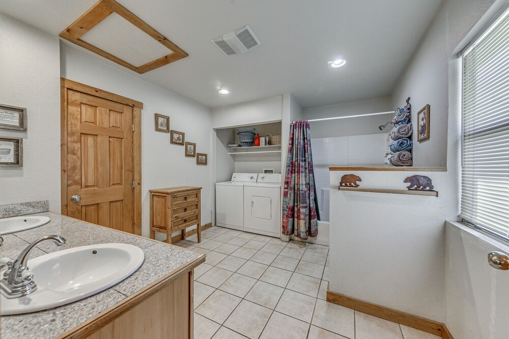 Cozy Ruidoso Cabin w/ Hot Tub, Near Skiing! view 4