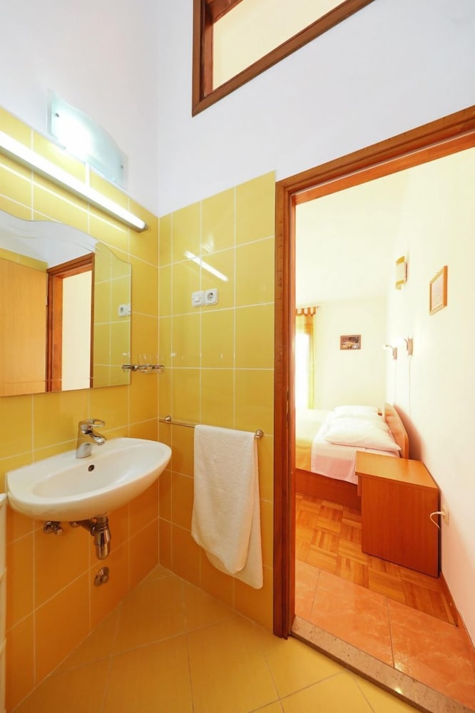 Buga - Close to the Beach & Comfortable - SA2 view 2