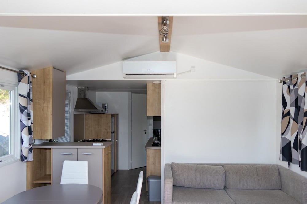Apartment on Lake Serre-poncon With Pool