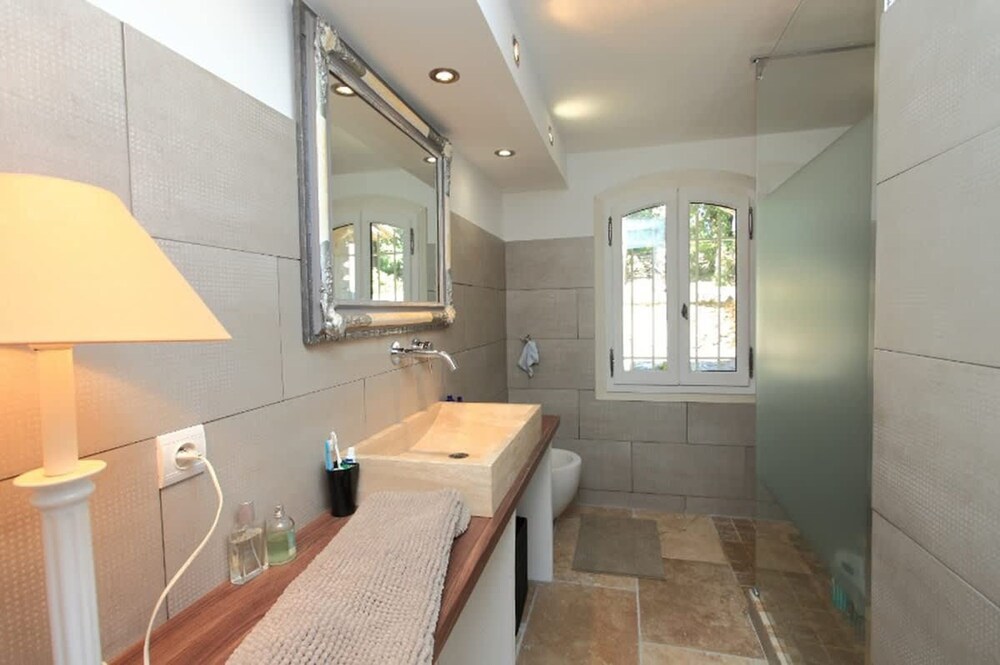 Provencal Villa in the Heart of the Luberon Scrubland