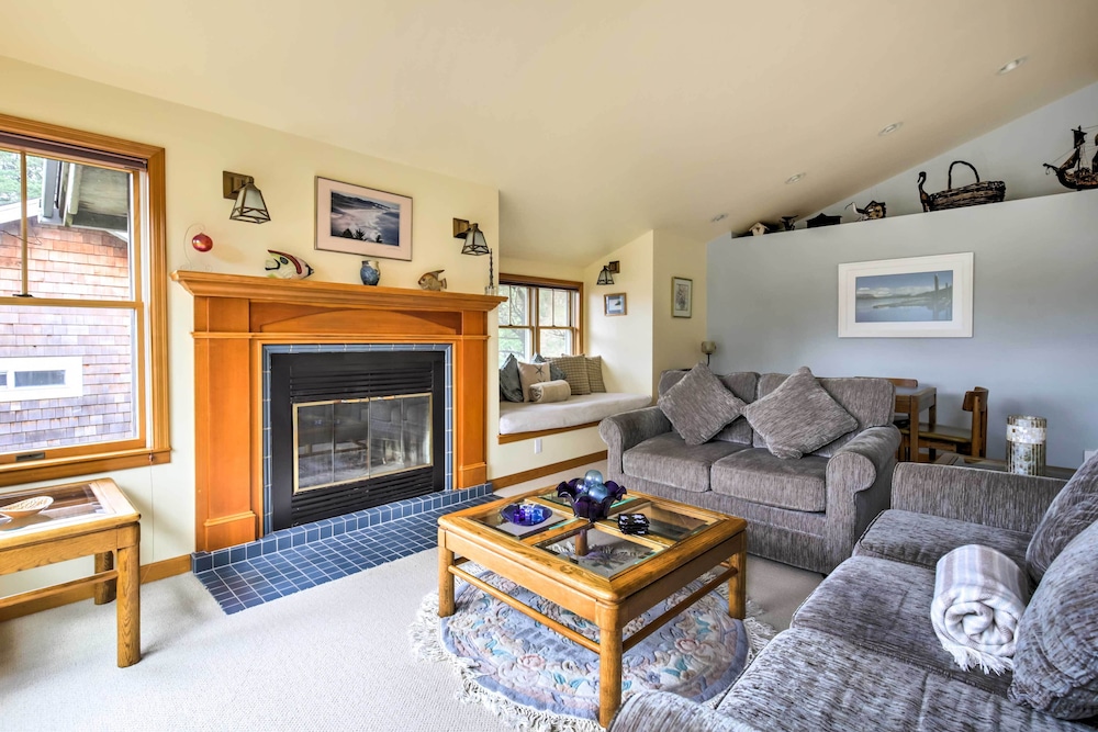 Large Manzanita House w/ 3 Balconies & Ocean Views view 5