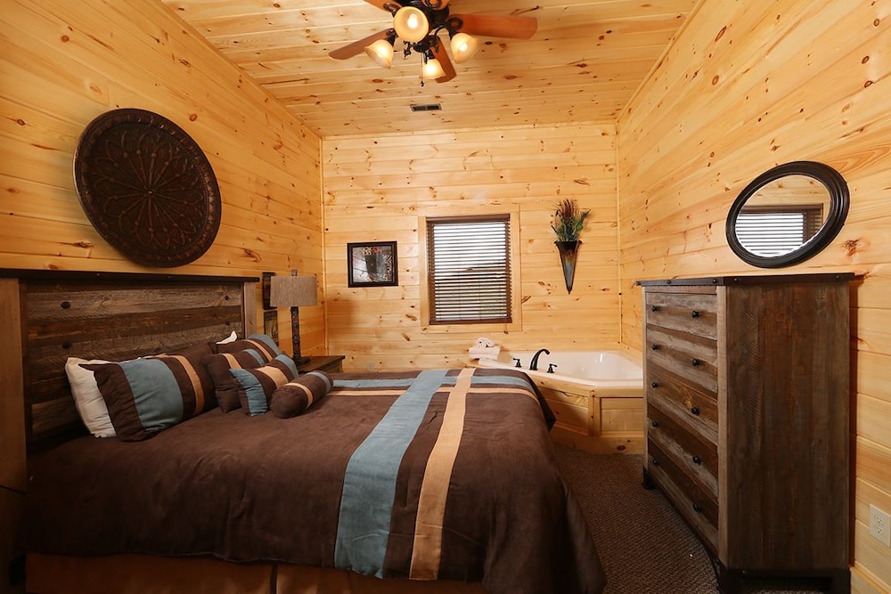 Picture Perfect 7 Br cabin by RedAwning