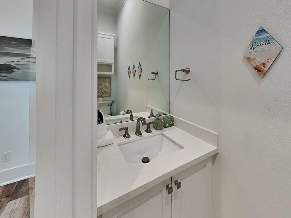Seabreezy Lane by Ryson Vacation Rentals