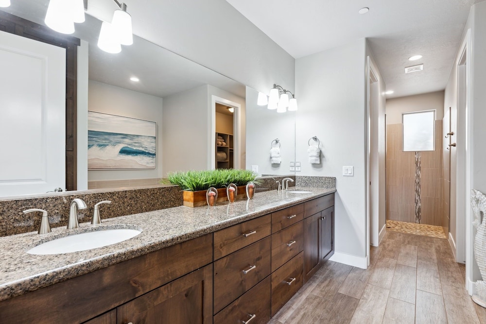 Grand Elite Retreat 16 Bedroom Home