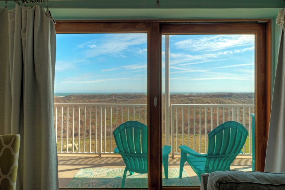 Sleeps 26 3 Island Retreat Condos w/ Beach Access, 2 Pools, Pickleball, Views