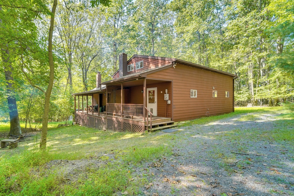 Cabin Comfort Near Psu! Fire Pit & On-site Trails