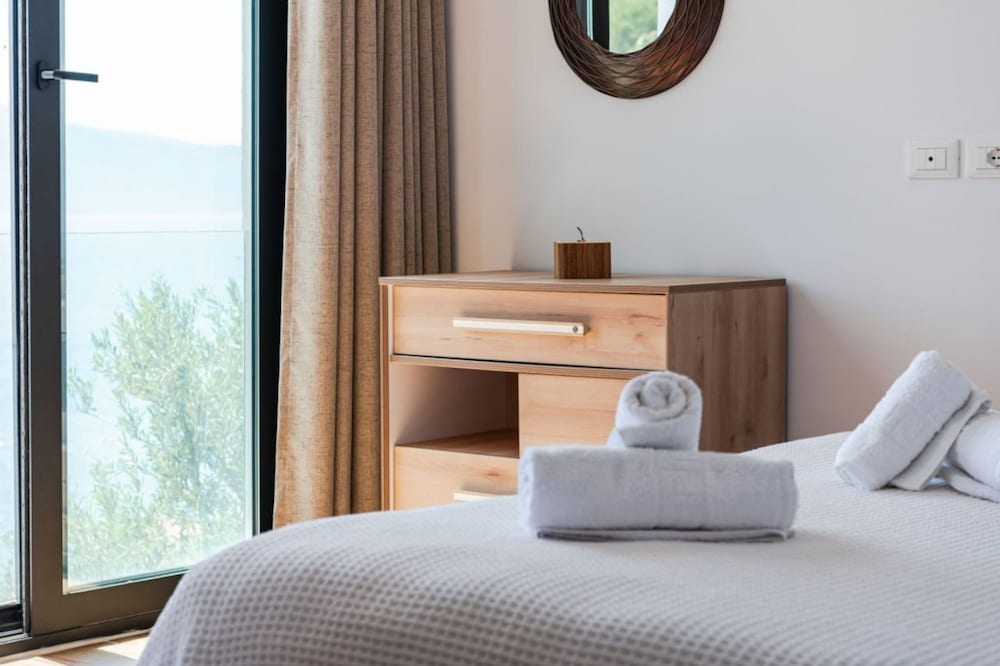 Exclusive Seafront Apartments Apartment 2