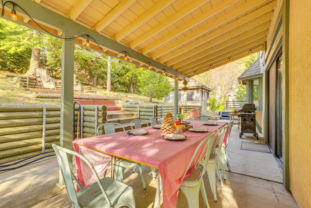 Partial Lake Arrowhead View: Cabin w/ Game Room!